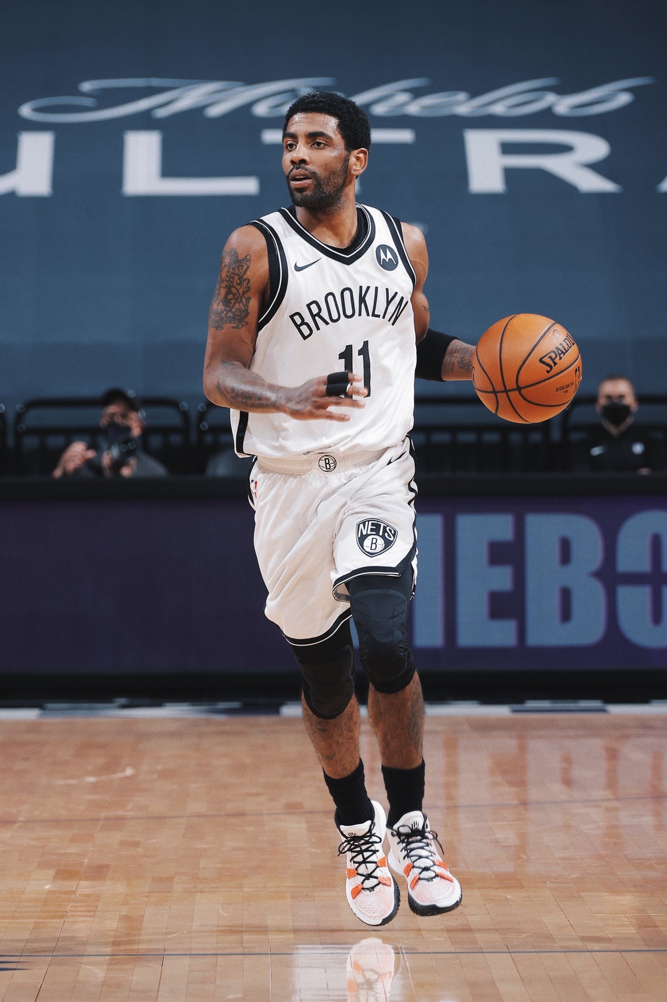 并非雄鹿独 并非雄鹿独