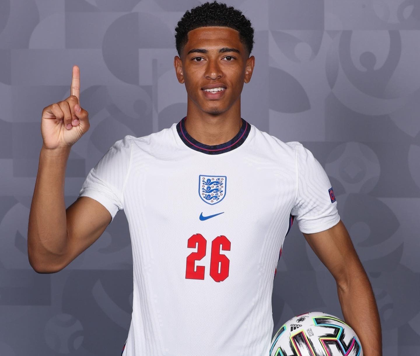 由此衍生的 由此衍生的